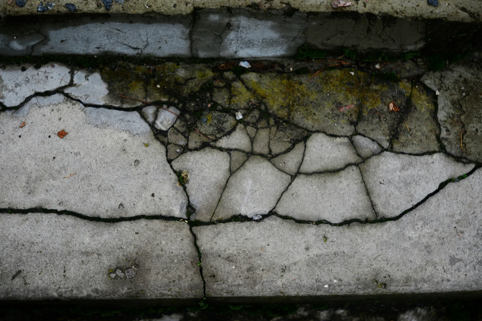 Foundation cracks caused by prolonged water exposure - downspout drain pipe Foundation cracks caused by prolonged water exposure - downspout drain pipe